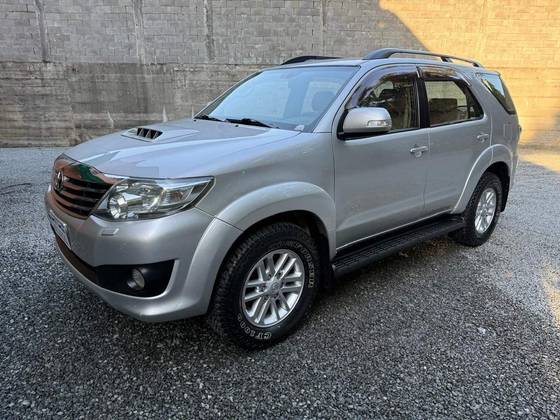 TOYOTA HILUX SW4 3.0 SRV 4X4 16V TURBO INTERCOOLER DIESEL 4P AUTOMÁTICO TOYOTA HILUX SW4 3.0 SRV 4X4 16V TURBO INTERCOOLER DIESEL 4P AUTOMÁTICO